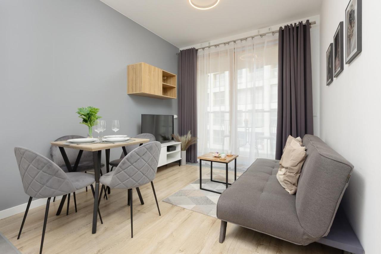 Cozy Apartments With Parking In The 19Th District By Noclegi Renters Варшава Экстерьер фото