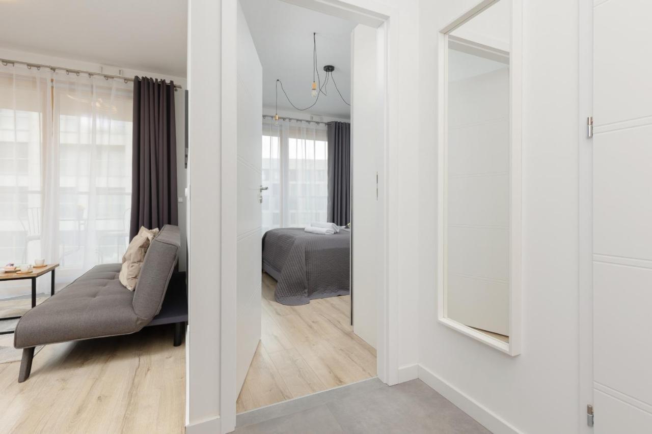 Cozy Apartments With Parking In The 19Th District By Noclegi Renters Варшава Экстерьер фото