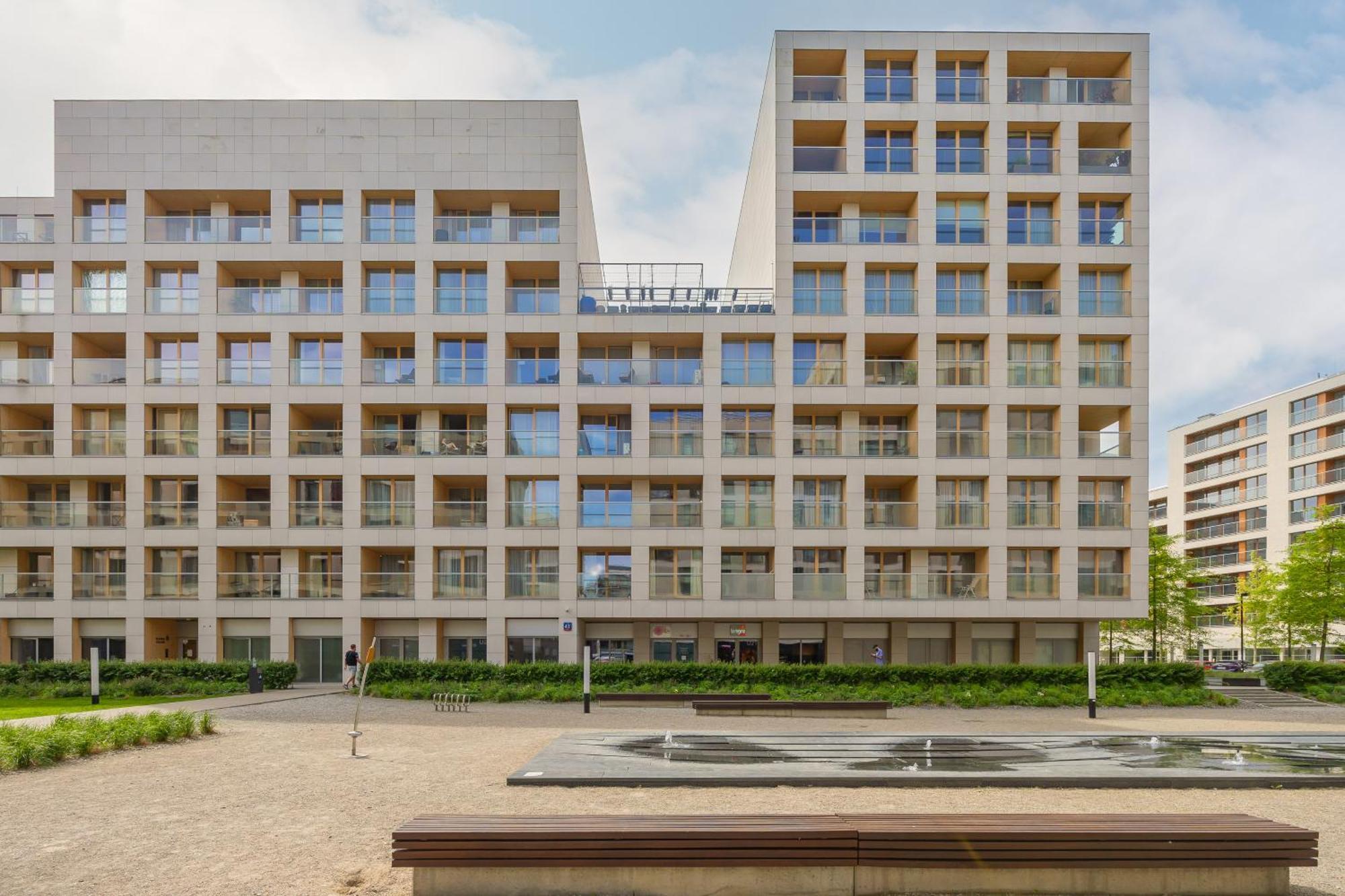 Cozy Apartments With Parking In The 19Th District By Noclegi Renters Варшава Экстерьер фото